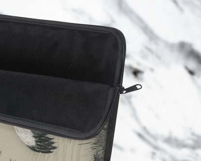 Kano Motonobu - A Traditional Portrait of a Beautiful Japanese Crane laptop sleeve