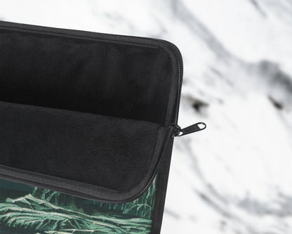 William MacKenzie - Aurora Borealis in High Latitudes laptop sleeve