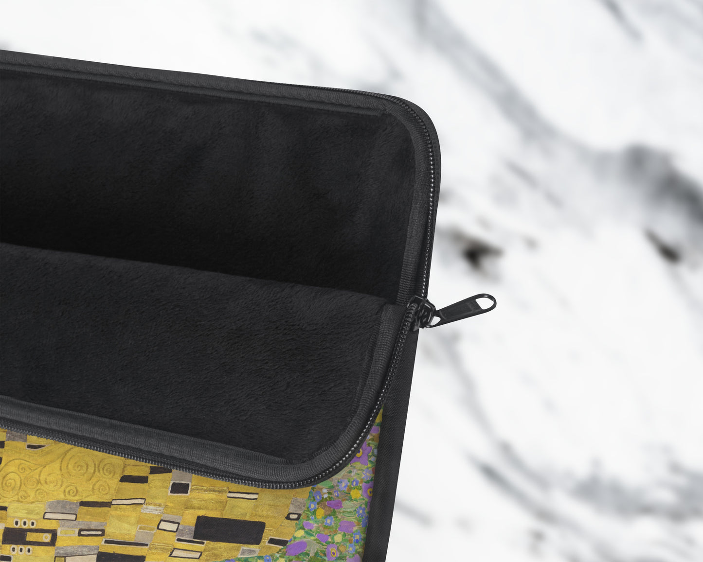 Gustav Klimt - The Kiss laptop sleeve