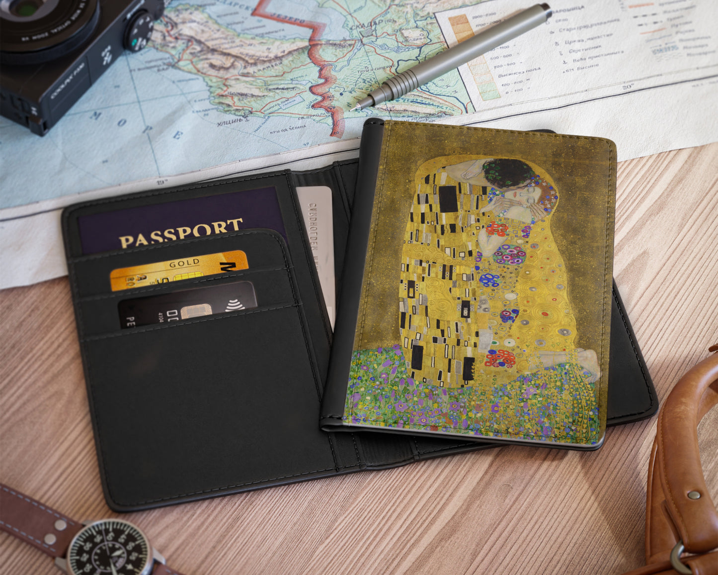 Gustav Klimt - The Kiss passport cover